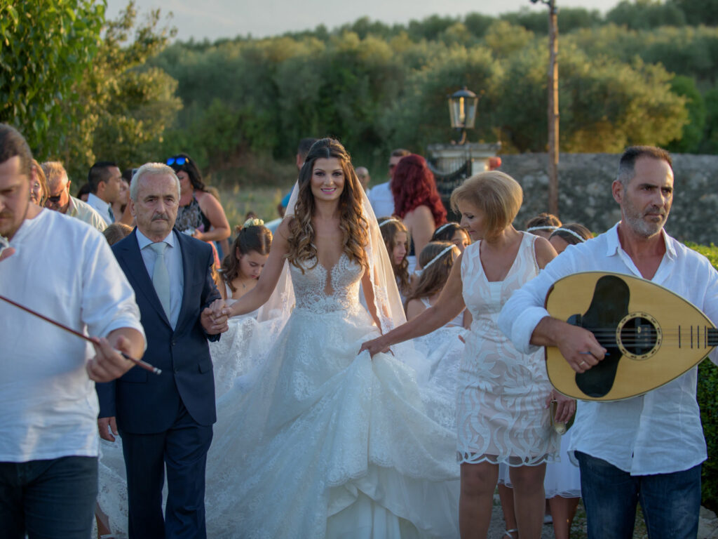 a wonderful wedding in chania mouratis photography 75